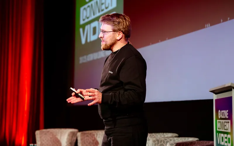 Lars Reiners speaking on stage