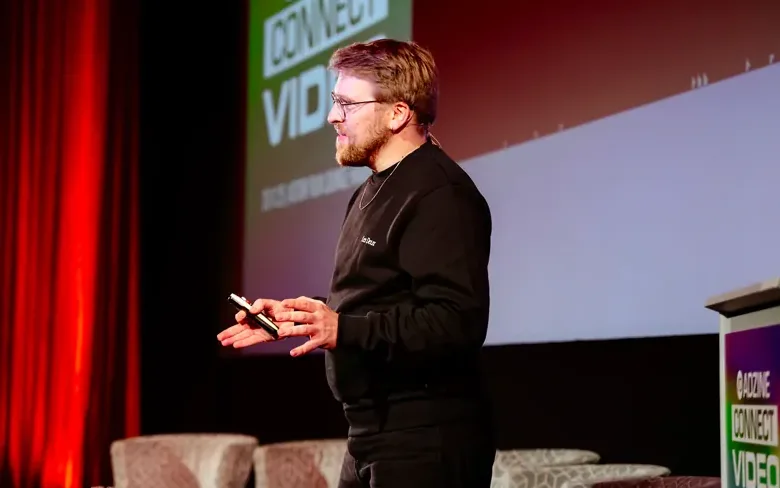 Lars Reiners speaking on stage